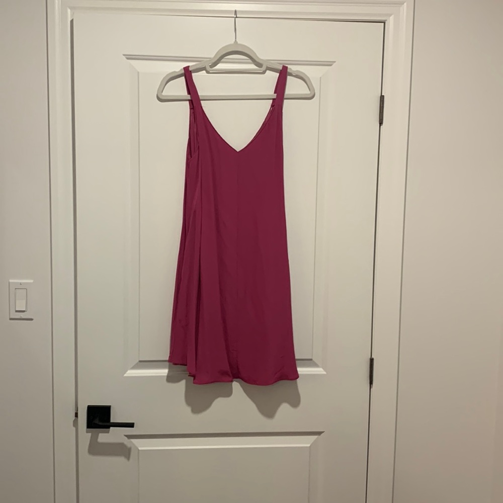 Pink v-neck flowy mini dress with pockets. Size small.